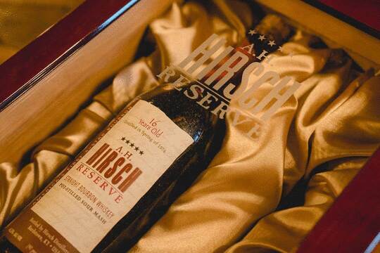 A H Hirsch 1974 Reserve 16 Year Old Gold Foil Straight Bourbon Whiskey