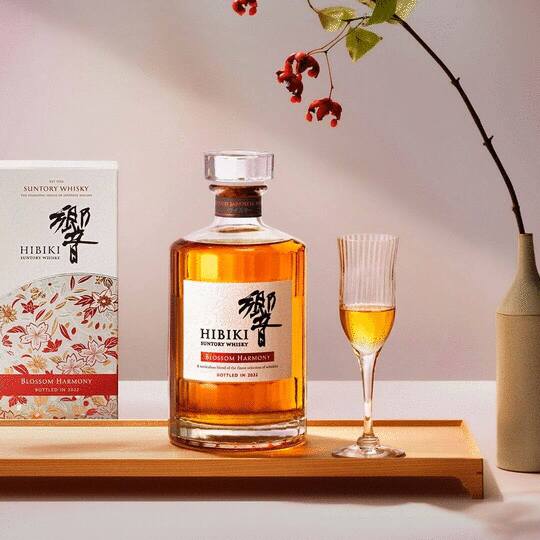 Suntory Hibiki Blossom Harmony Blended Whisky